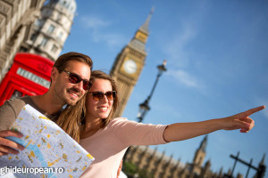 bigstock-Couple-of-tourists-in-London-h-37073230